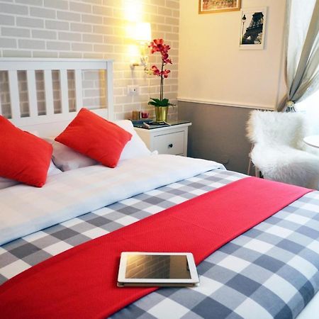Moonlight Inn Guesthouse โรม ภายนอก รูปภาพ