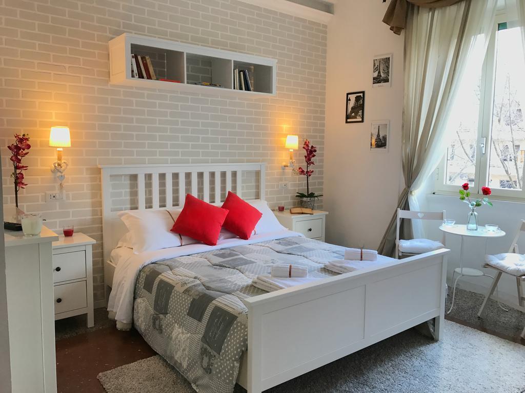 Moonlight Inn Guesthouse โรม ภายนอก รูปภาพ