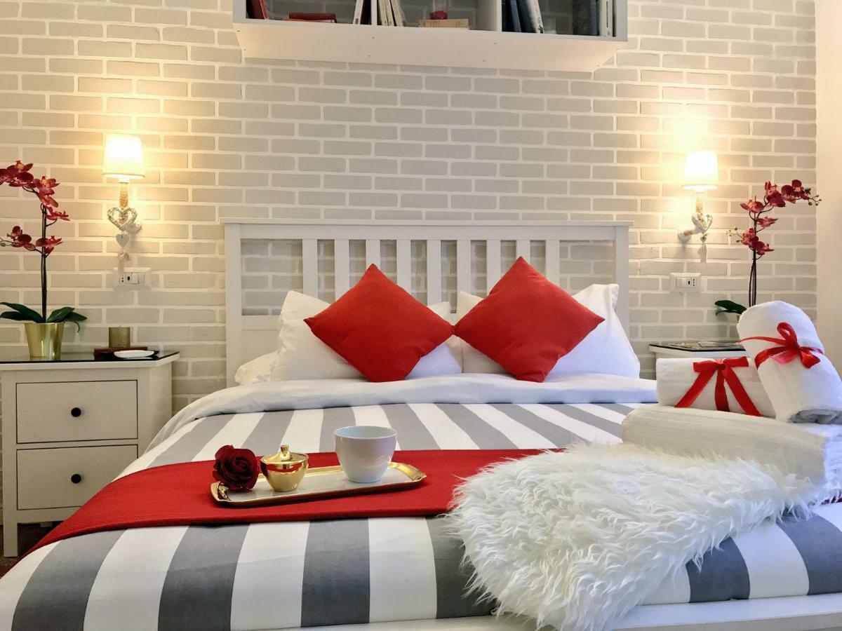 Moonlight Inn Guesthouse โรม ภายนอก รูปภาพ