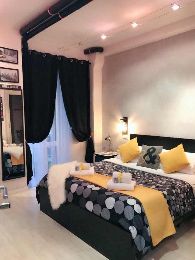 Moonlight Inn Guesthouse โรม ภายนอก รูปภาพ