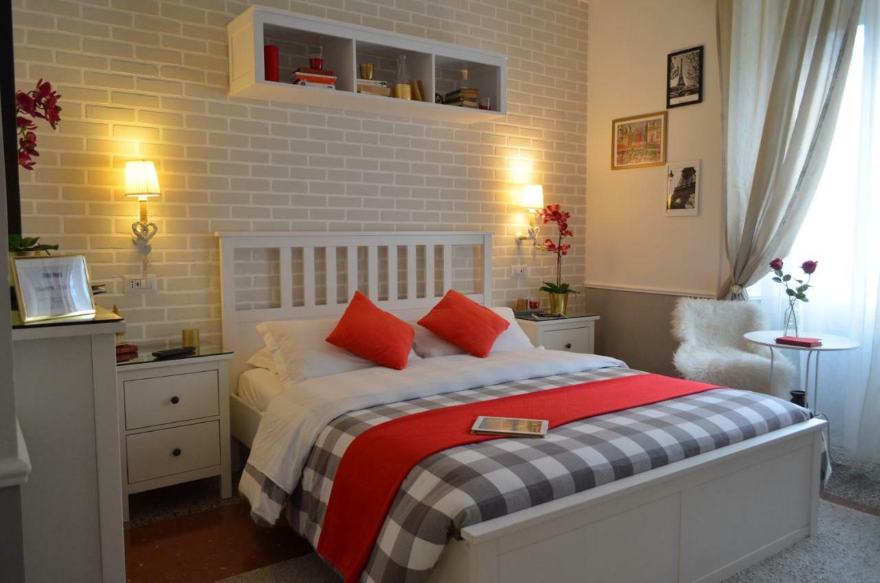 Moonlight Inn Guesthouse โรม ภายนอก รูปภาพ