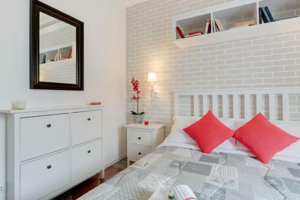 Moonlight Inn Guesthouse โรม ภายนอก รูปภาพ
