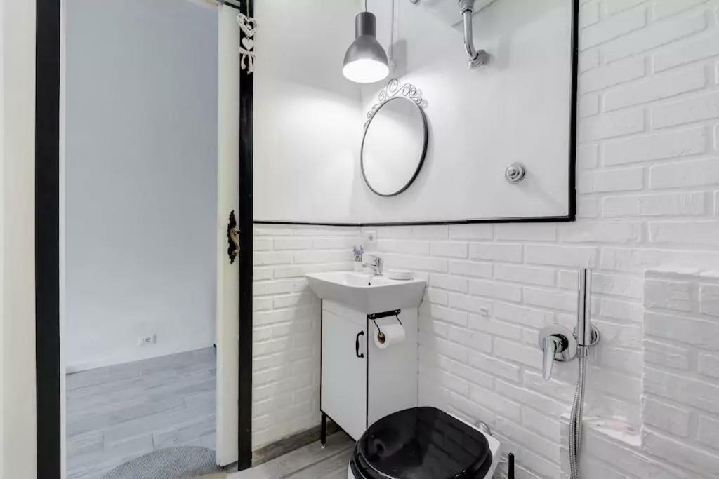 Moonlight Inn Guesthouse โรม ภายนอก รูปภาพ