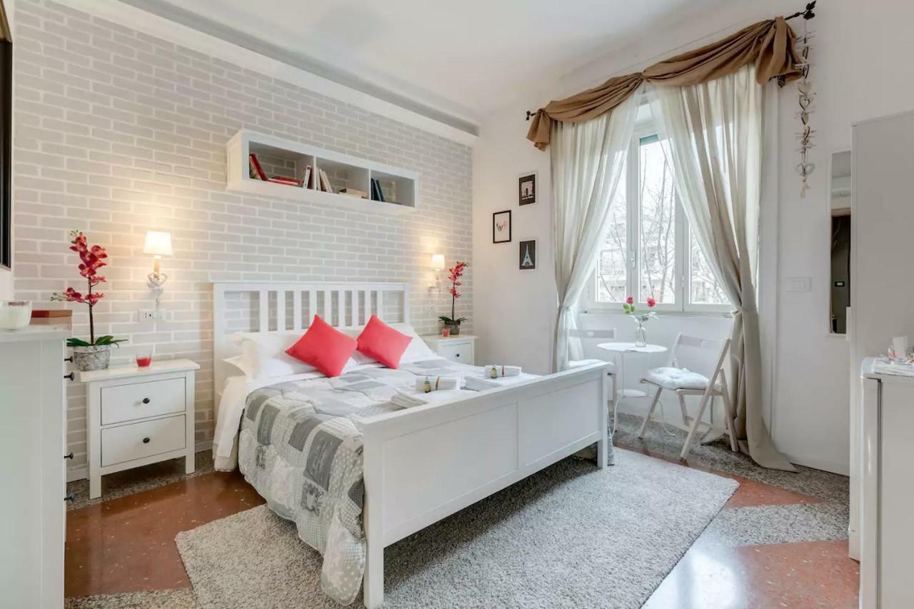 Moonlight Inn Guesthouse โรม ภายนอก รูปภาพ