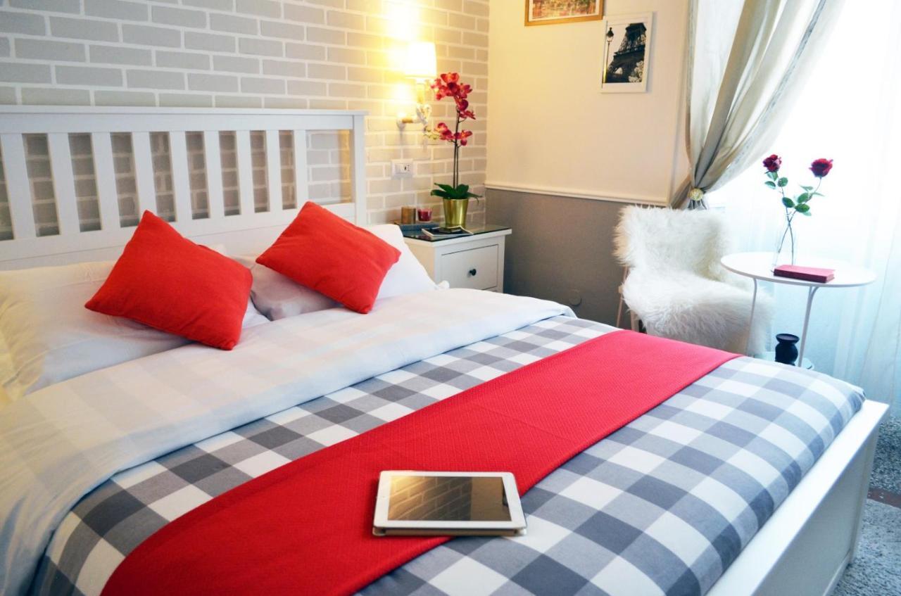 Moonlight Inn Guesthouse โรม ภายนอก รูปภาพ